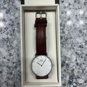 Daniel Wellington women’s leather watch 40mm
